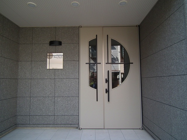 オートロック完備で安心